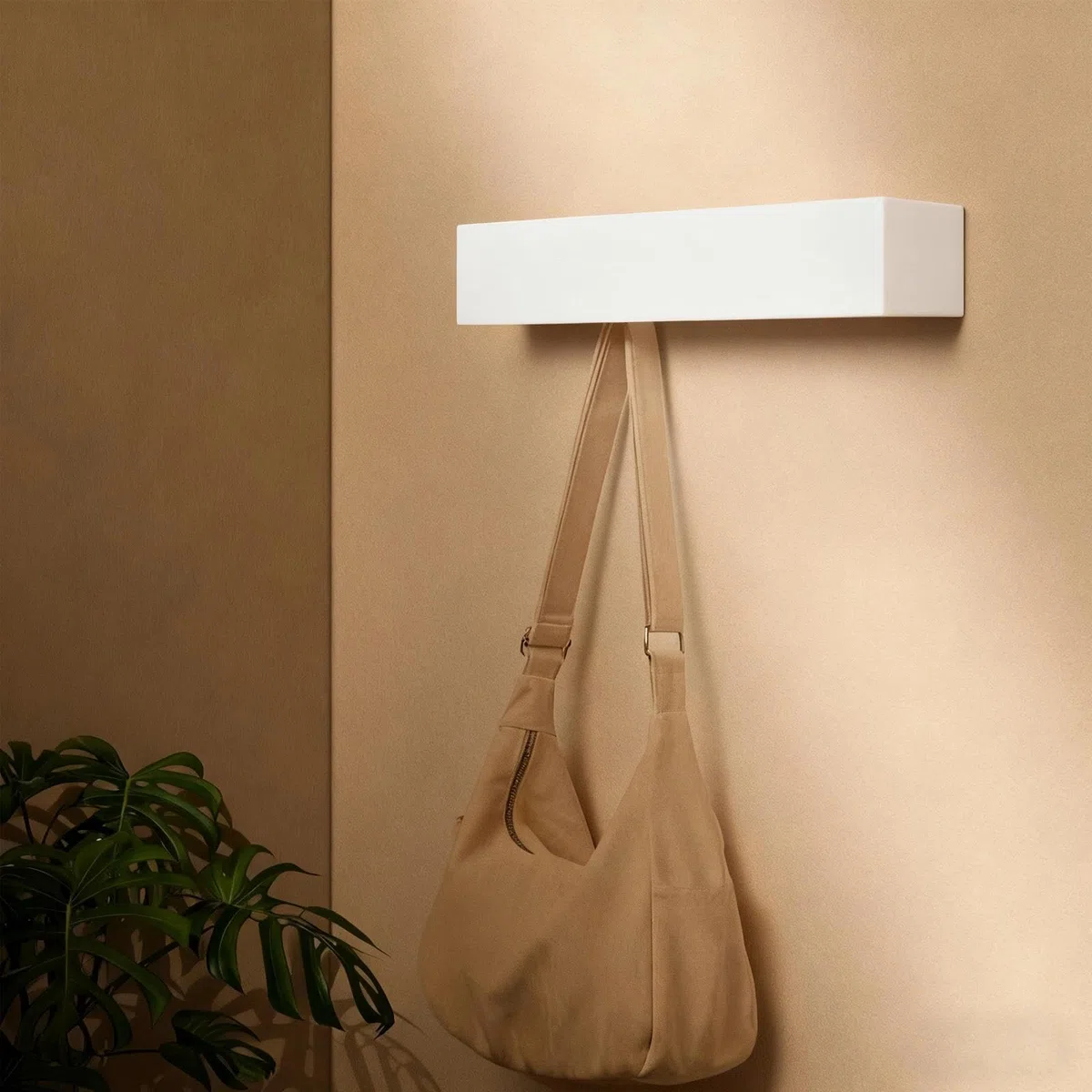 43,5cm Attaccapanni da Parete con Mensola, 5 Ganci Nascosti, Appendiabiti in Legno e Metallo, Ganci Discreti per Ingresso, Camera da Letto, Bagno e Soggiorno, Appendivestiario Bianco