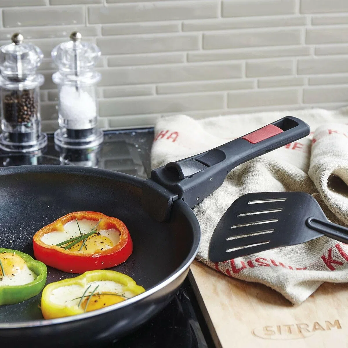 Sitram 712380 Padella Agile 28 cm in alluminio con rivestimento antiaderente nero senza PFOA - manico rimovibile con clip - coperchio in vetro - tutti i tipi di fornelli inclusa induzione, 3 litri