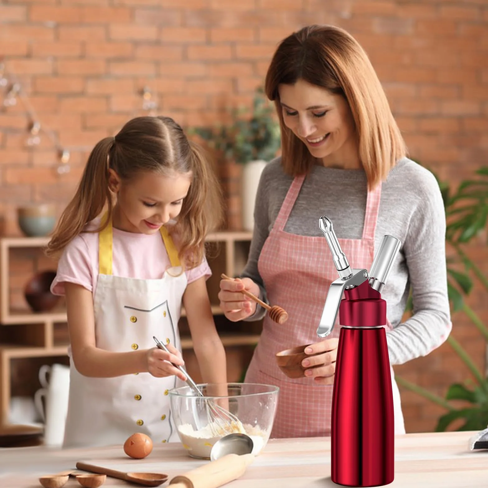 Newaner 500ml Sifone Panna Montata, sifon da Casa e Cucina Alluminio con 3 Ugelli in Acciaio Inox e 1 Spazzola da Pulizza, per Decorazione Torte di Compleanno Pasticceria Panna Gelato e Dessert