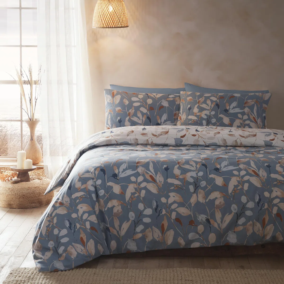 Drift Home - Copripiumino ecologico floreale foglia - Letto matrimoniale (200 x 200 cm) - Design reversibile - Cotone riciclato sostenibile (BCI) - 2 federe - Blu/Naturale con foglia