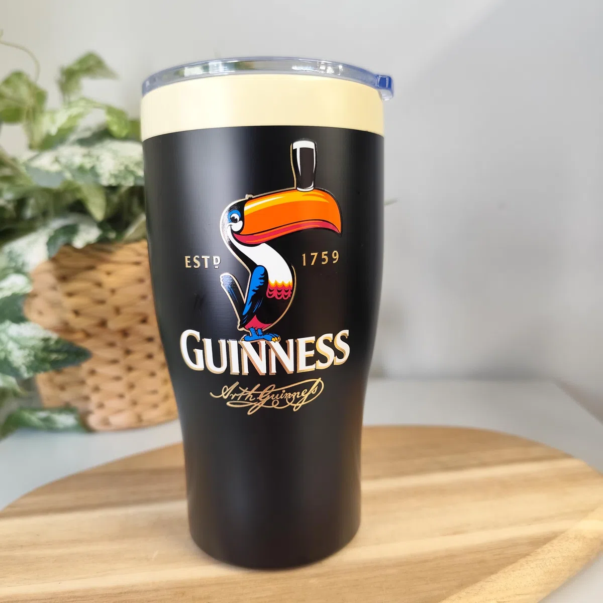 Guinness Tazza da viaggio isolata a forma di tucano