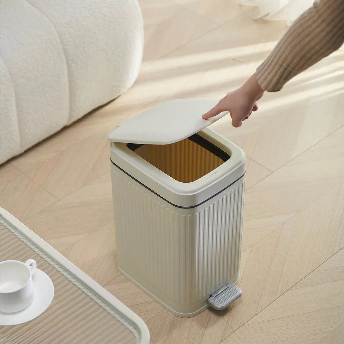 KITCHEN MOVE Pattumiera a pedale rettangolare stretta in plastica 10L AURA Bianco