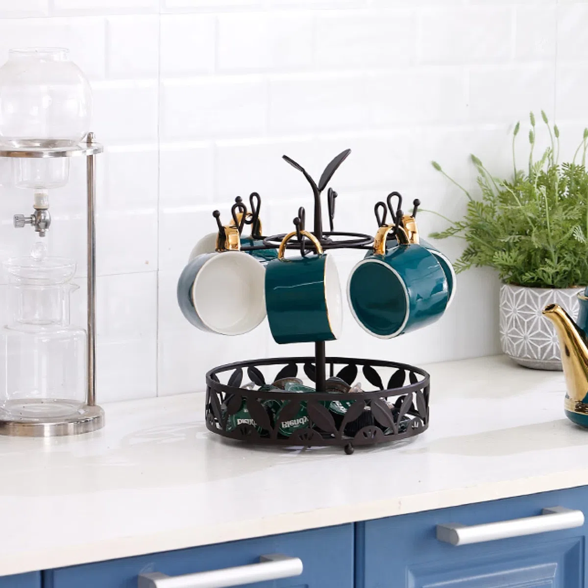 Porta tazze da caffè con contenitore per cialde di caffè, albero porta tazze girevole a 6 capacità, accessorio per bancone caffè e organizzatore da cucina
