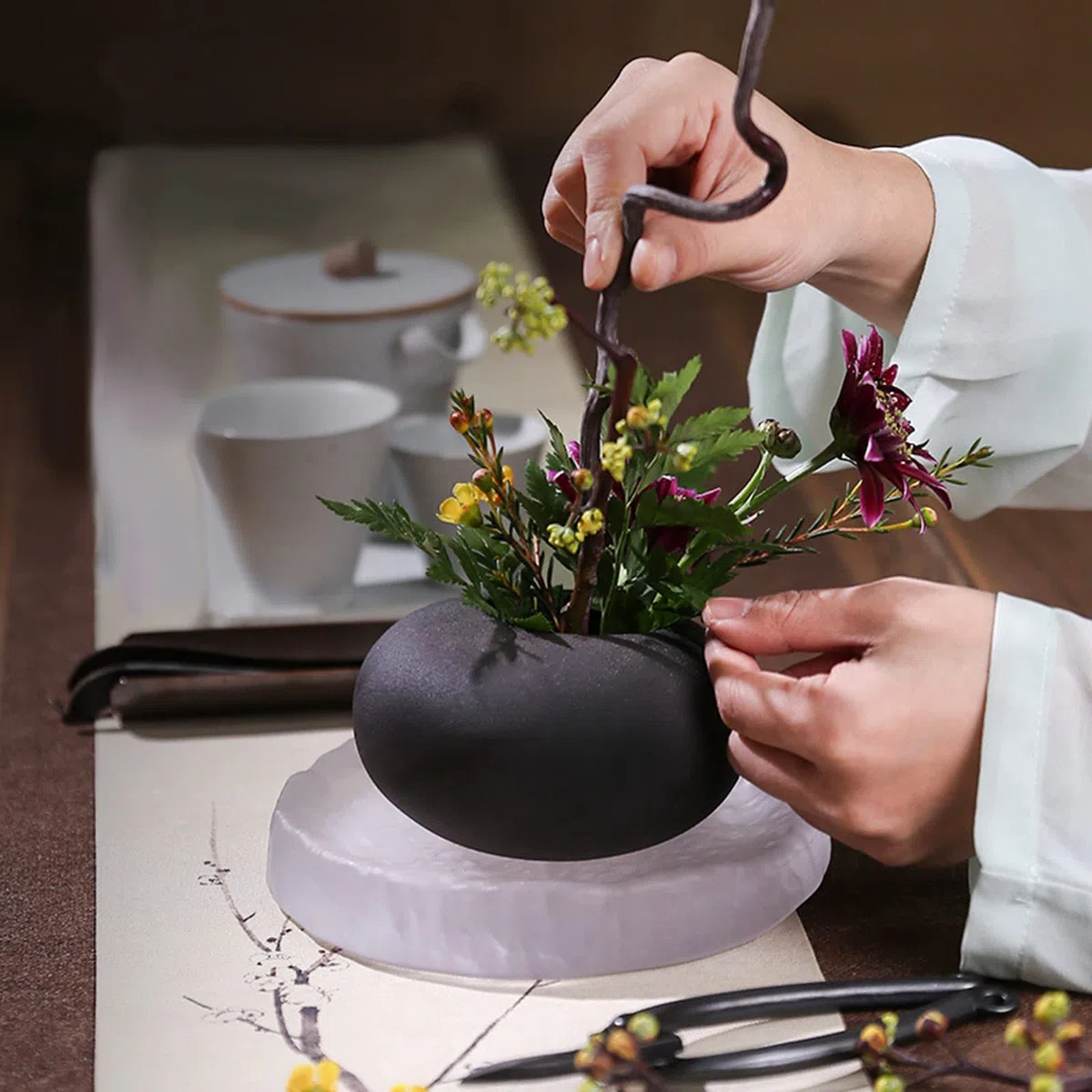 WANDIC - Kit per la Composizione dei Fiori, in Ceramica con Ghiaia Nera e Vaso da 4 cm, Motivo Kenzan, Rana in Ceramica Floreale, per Decorare la casa