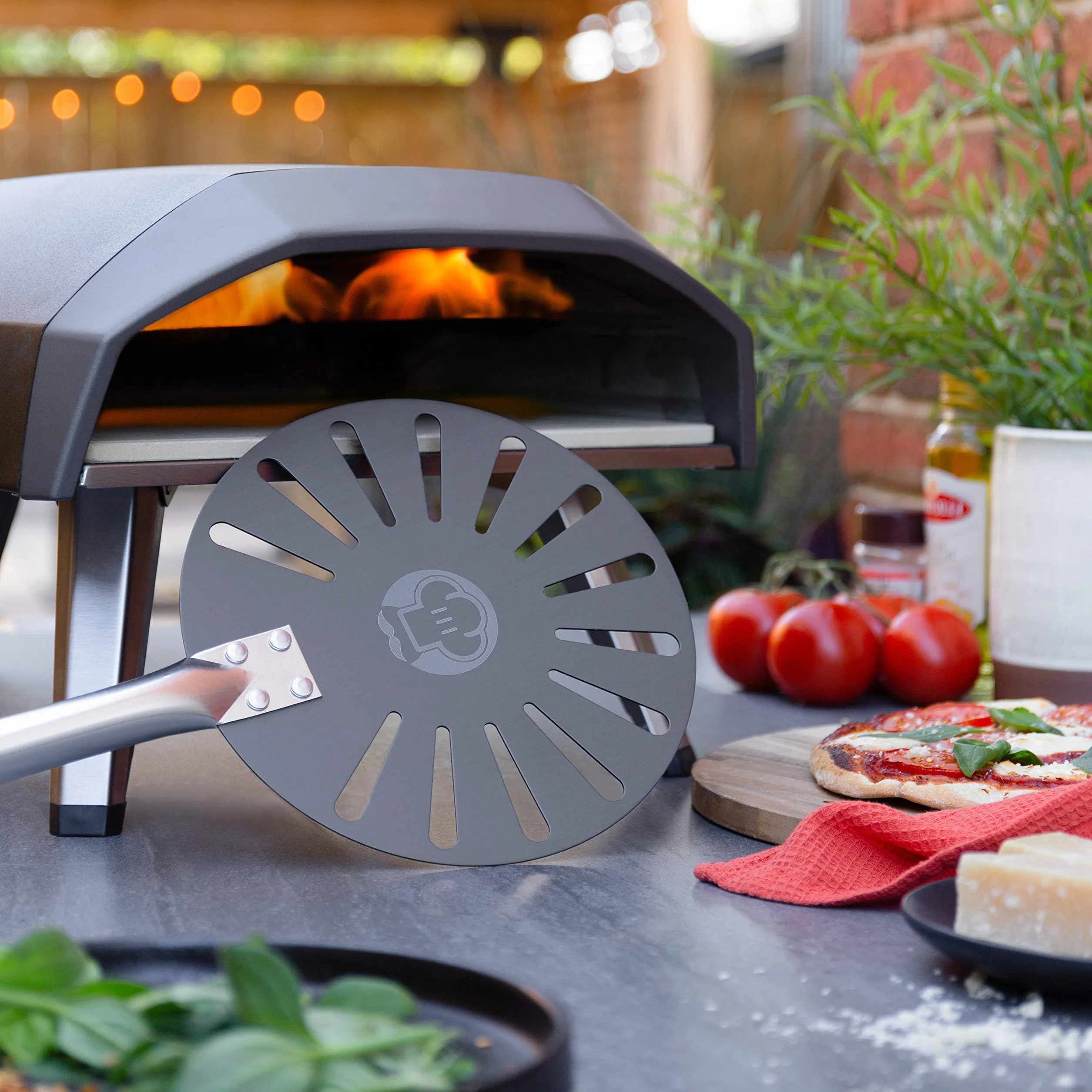 Chef Pomodoro Palino Pizza da 22,8cm con Manico Allungabile da 73 a 120cm, Palino per Girare la Pizza con Manico in Alluminio, Pala per Pizza Forata per Girare la Pizza e il Pane Fatti in Casa