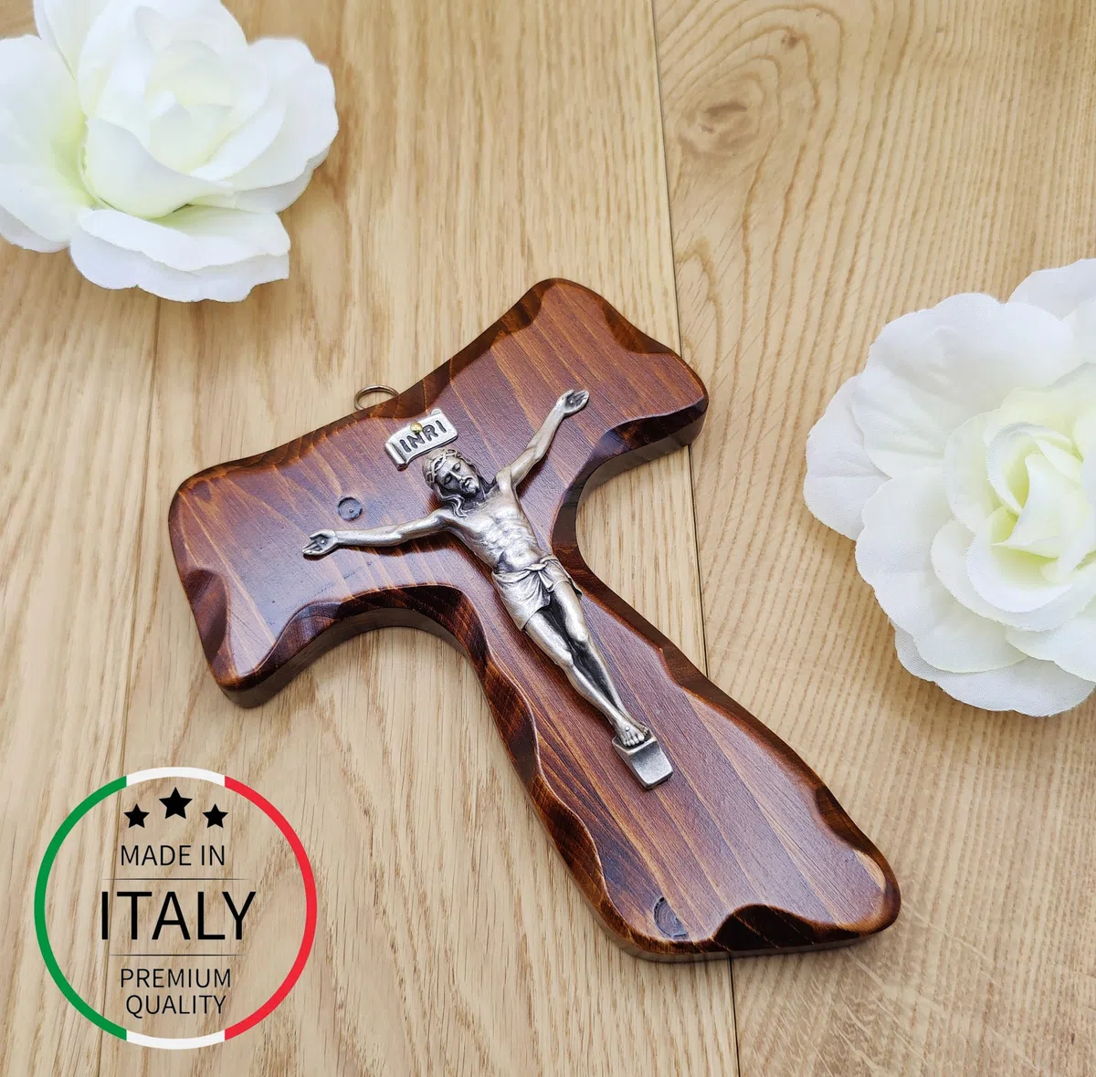 La Balestra Croce Tau da Parete - Artigianale Made in Italy Cristo e INRI Placcati Argento 999 - Crocifissi da Parete in Legno, Cura e Precisione dei dettagli di Gesù Crocifisso - 18x14cm