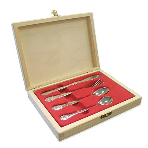 Amikado - Cofanetto Posate Bambini Animaletti Personalizzate con Il Suo Nome - 4 Pezzi (Tutti e 4 incisi col Nome) - Acciaio Inox - Incisione in Un Font Attraente