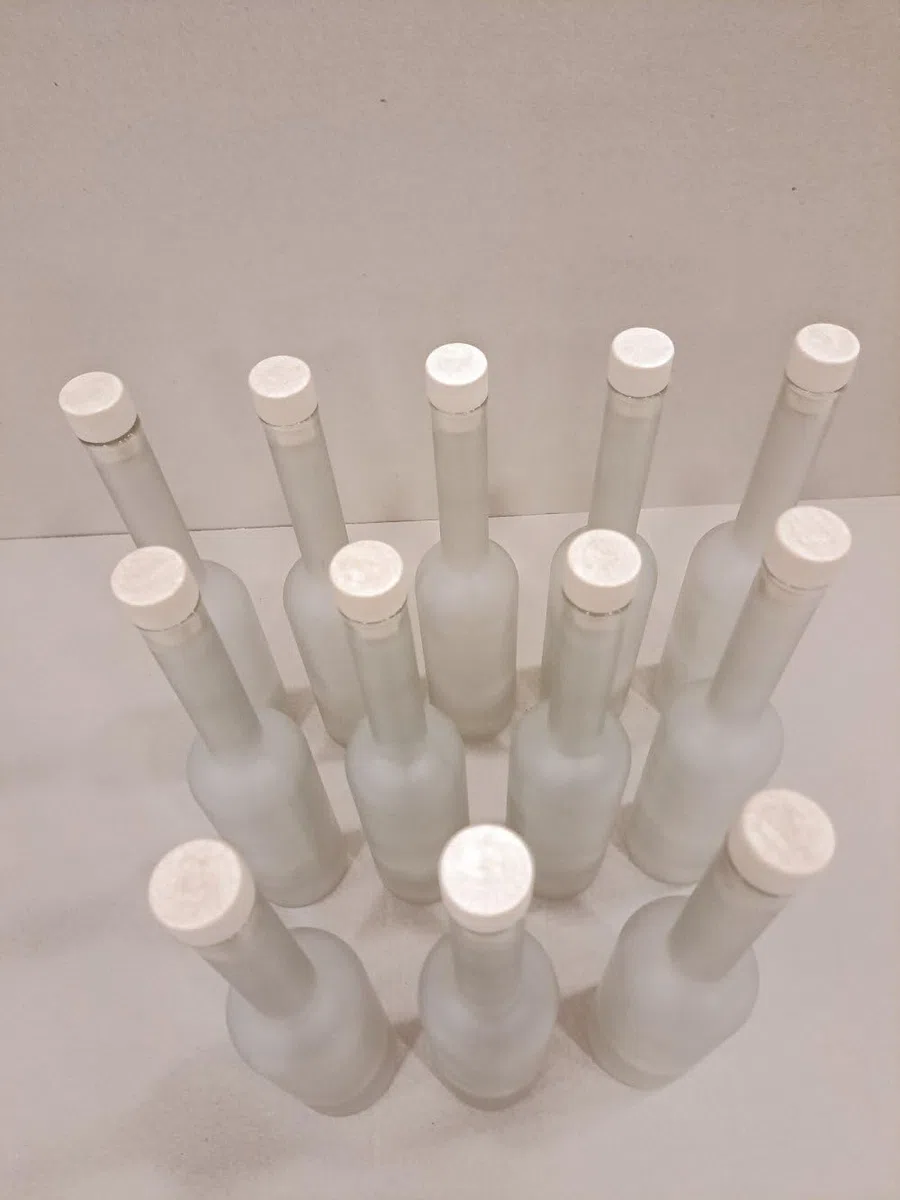 Bottiglia Satinata in Vetro per Limoncello, 500ml, con Tappo in Sughero, Set da 12 Bottiglie