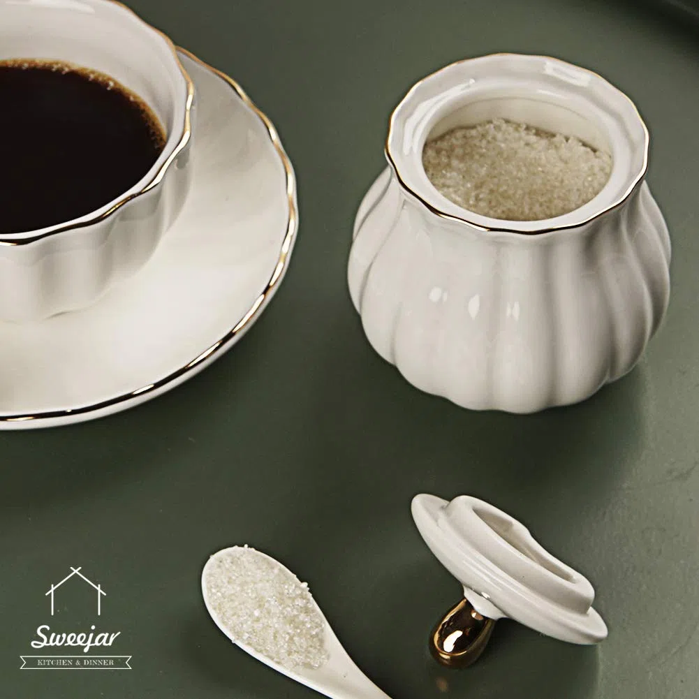 Sweejar Home Royal - Set da 3 pezzi in ceramica per zucchero e lattiera, con brocca per panna, zuccheriera, set per zucchero con coperchio e cucchiaio, regalo per matrimonio (bianco nuovo)