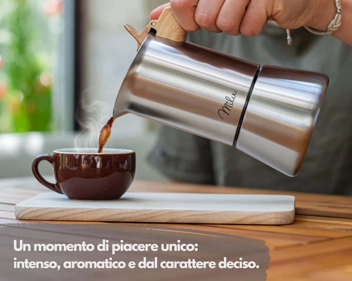 Milu Caffettiera Induzione | 2, 4, 6, 9 Tazze | Caffettiera Espresso in Acciaio Inox, Adatta all'Induzione, Set comprendente sottobicchiere, cucchiaio, spazzola (6 Tazze 300ml)