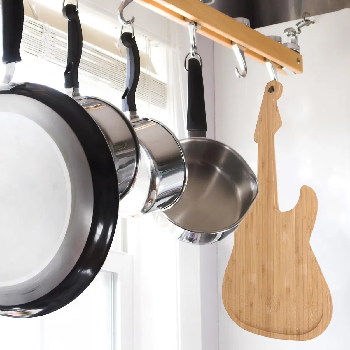Kikkerland Guitar Cutting Board Tagliere, Bamboo, Black, 49x22x2 cm