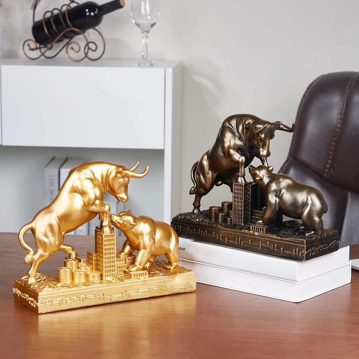 Statua di toro e orso,Decorazione da tavolo astratta in resina, decorazione del mercato azionario,Un regalo per gestori di investimenti e investitori.