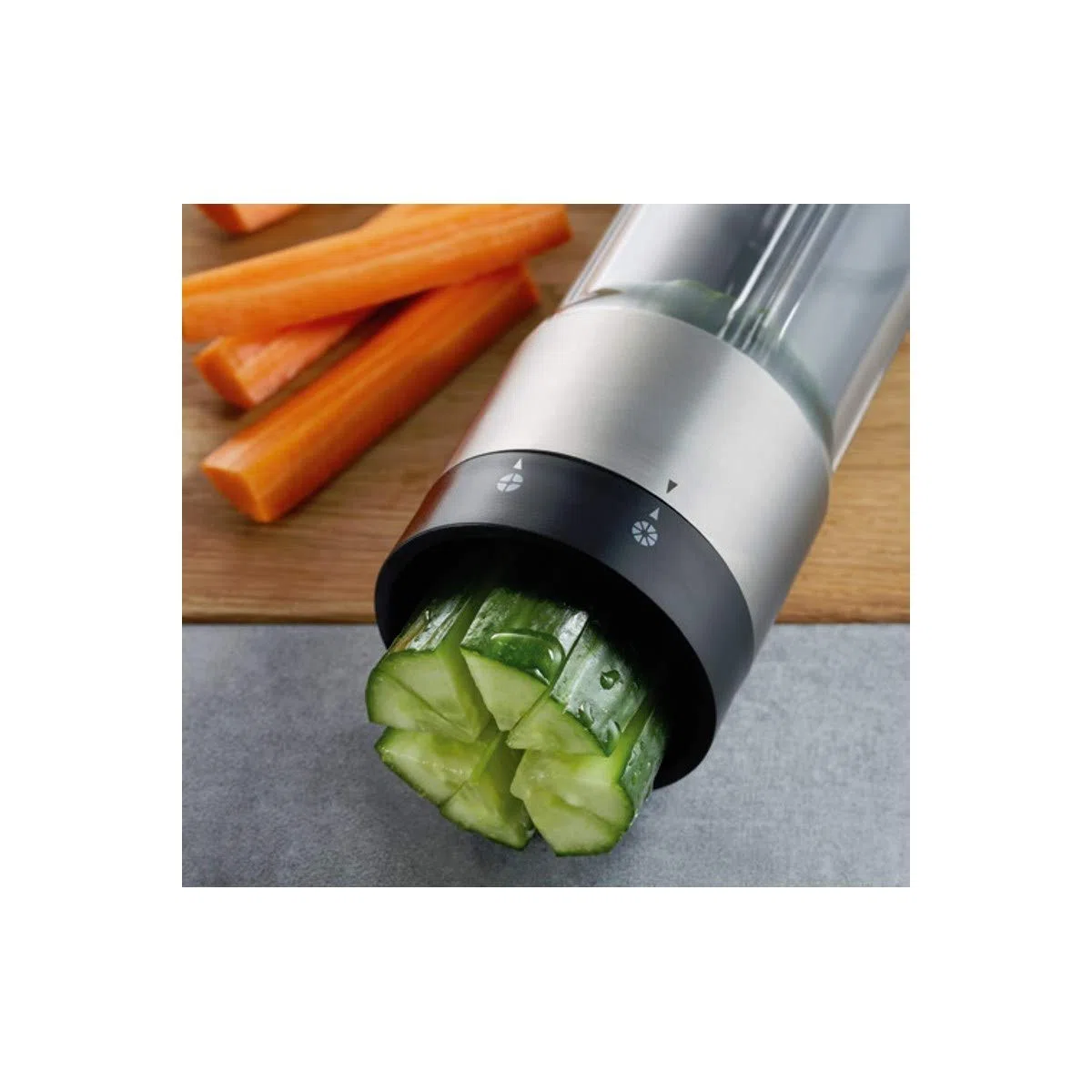 Gefu, tritatutto 13421 Flexicut per verdure e frutta, in acciaio inox con inserto per centrare il prodotto