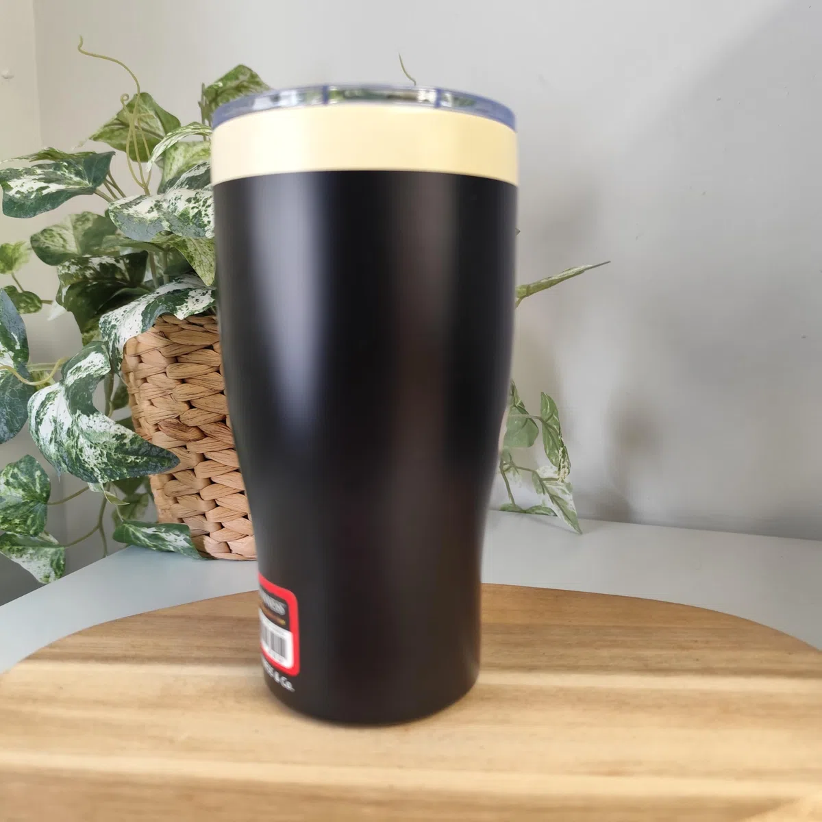 Guinness Tazza da viaggio isolata a forma di tucano