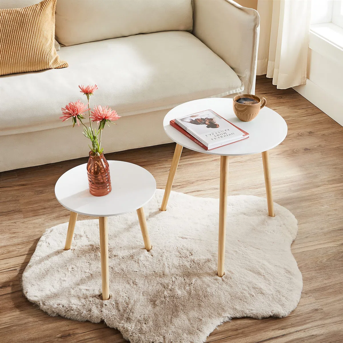SONGMICS Tavolino Rotondo, Tavolino Moderno Minimalista, Set di 2 Tavolini da Caffè con Gambe in Legno di Pino, Stile Scandinavo, per Soggiorno Salotto Balcone, Bianco e Naturale LET07WN
