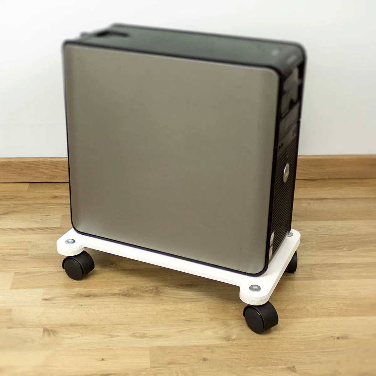 Cemab Supporto per Computer Desktop, Nuova Versione Rinforzata. Carrello Porta pc in Legno con Ruote (Bianco Lucido)
