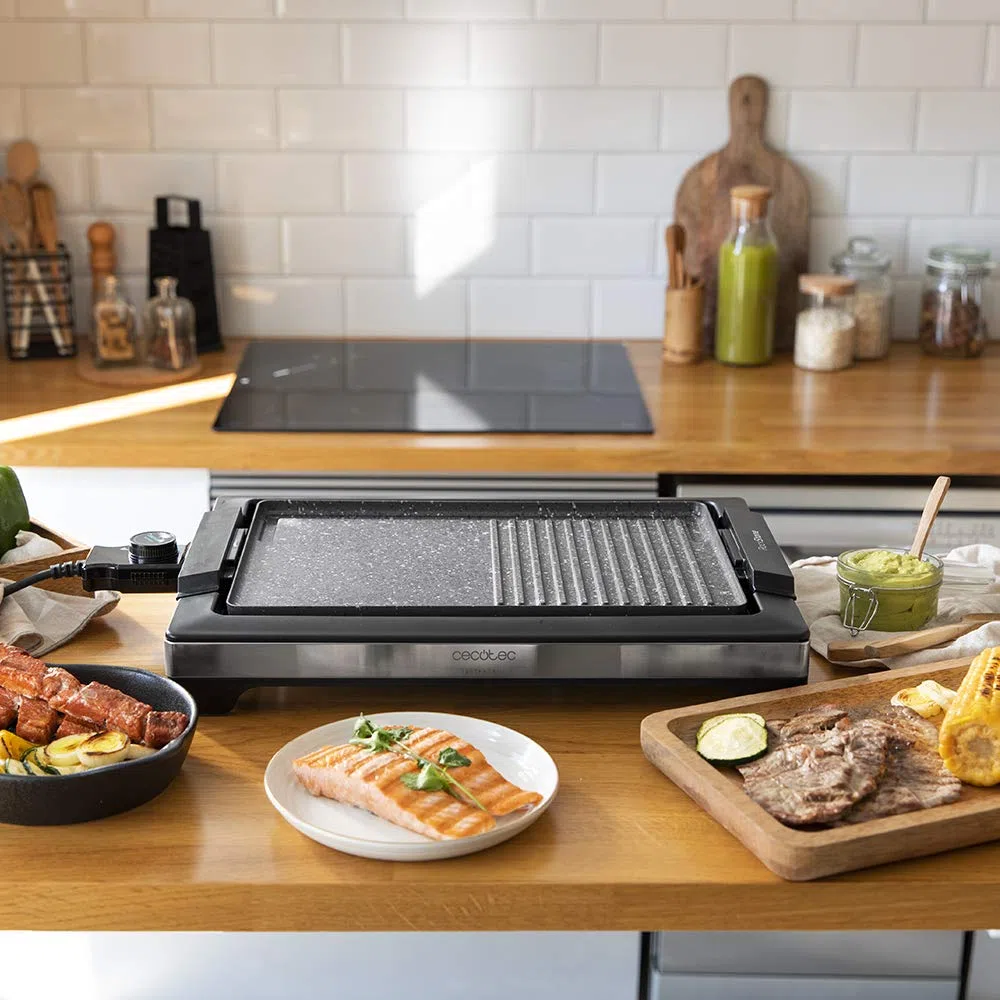 Cecotec Piastre Grill Tasty&Grill 2000 Inox MixStone. 2000 W, Termostato regolabile in 5 livelli di potenza, 37,5 x 24,5 cm, Include vassoio raccogli-grasso