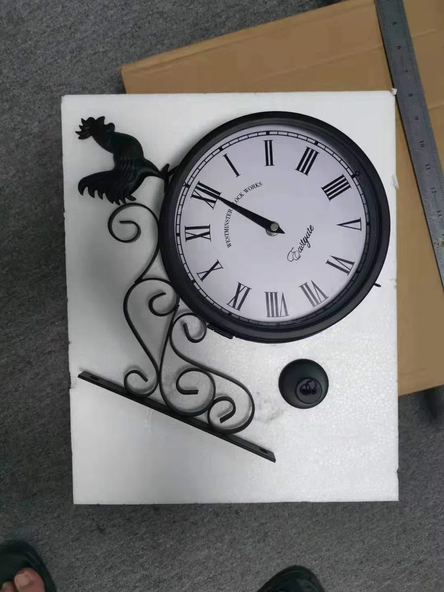 Timelike, orologio rotondo da parete in ferro battuto effetto antico, da appendere alla parete, con doppio lato, da appendere alla parete con scorrimento laterale, decorazione da parete (nero)