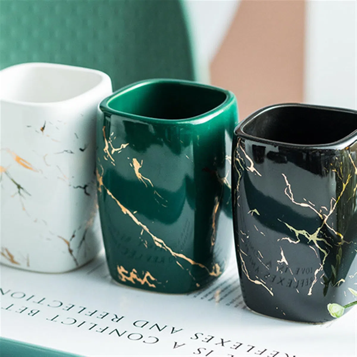 Icegrey Set da Bagno 4 Pezzi di Accessori di Lusso Con Tavolo Luminoso e Decorazione Nero