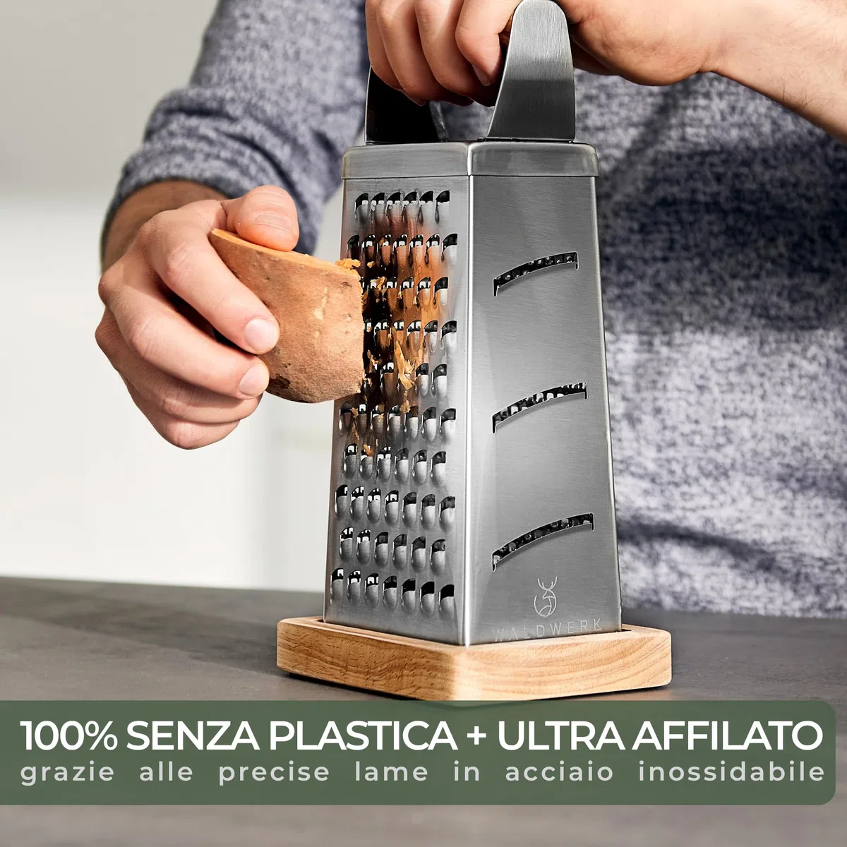 WALDWERK Grattugia Design (24,5x10,5 cm) – Grattugia formaggio manuale in acciaio inox con lame incise – Grattugia verdure con vassoio raccoglitore in legno massello senza plastica