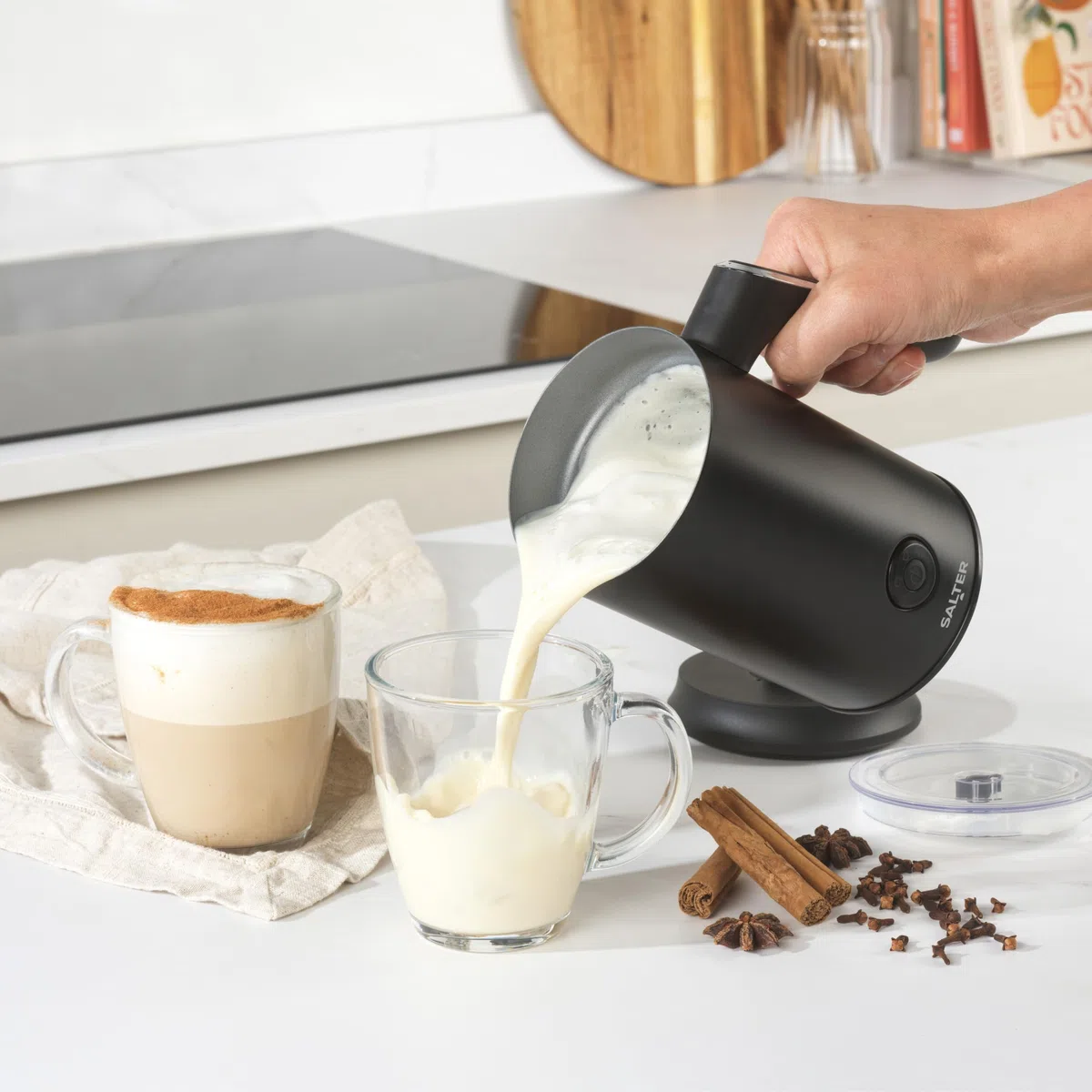 Salter Macchina per la cioccolata calda - Schiumalatte automatico 4-in-1, riscaldatore di latte caldo e freddo, 240ml/115ml, 500W, senza fili, pannello di controllo LED, per caffè, latte ghiacciato
