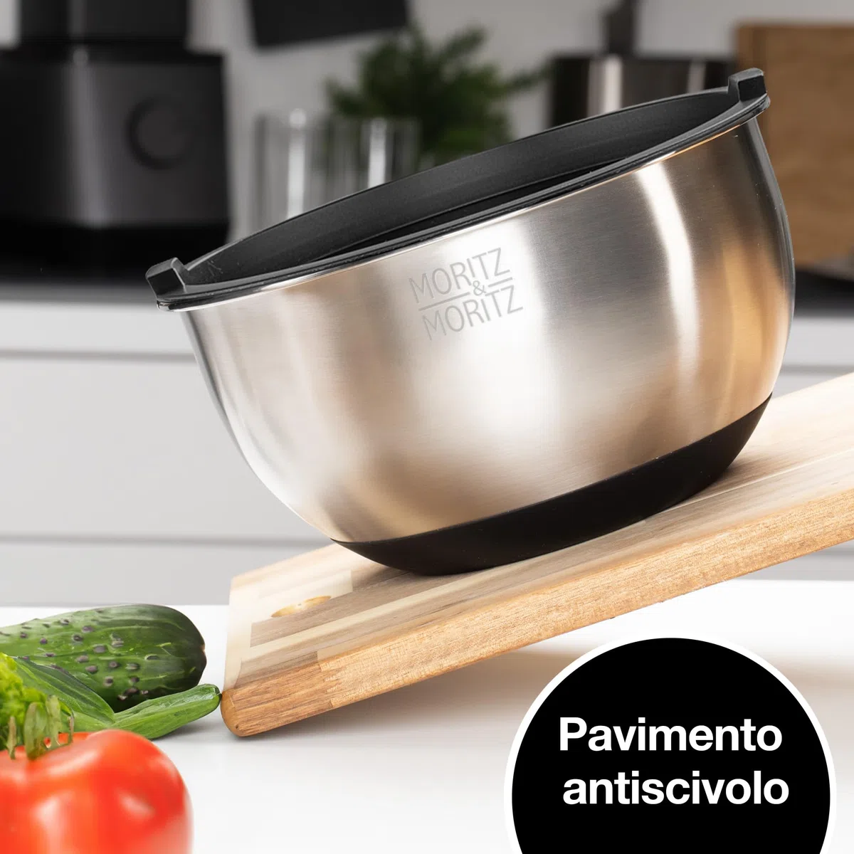 Moritz & Moritz Set 5 Ciotole in Acciaio Inox con Coperchi - Ciotole Impilabili Antiscivolo per Mescolare, Servire e Preparare, Ciotole da Insalata, Ciotole da Cucina Resistenti per Uso Quotidiano