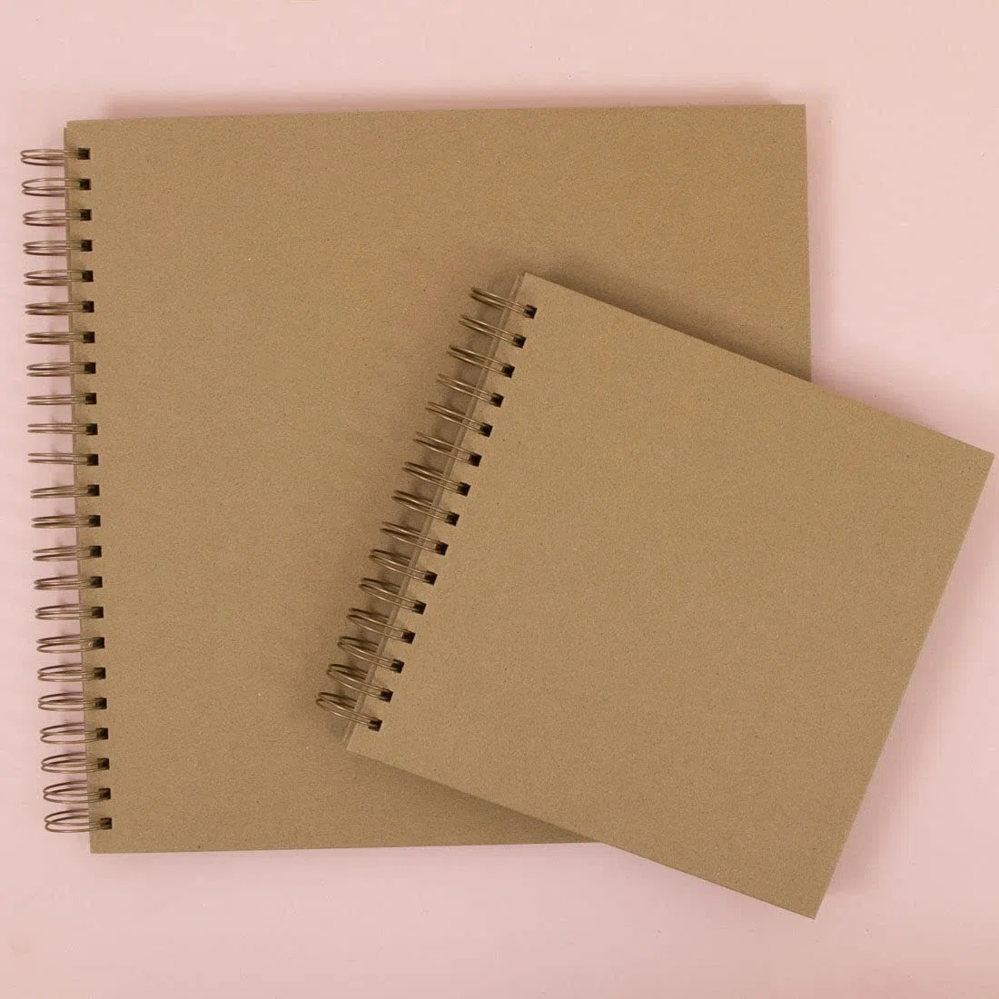 Craftelier - Album ad anelli per progetti di scrapbooking e artigianato | 30 fogli marrone kraft con grammatura di 190 g | Anello a spirale bronzo vintage | Dimensioni 30,5 x 30,5 cm