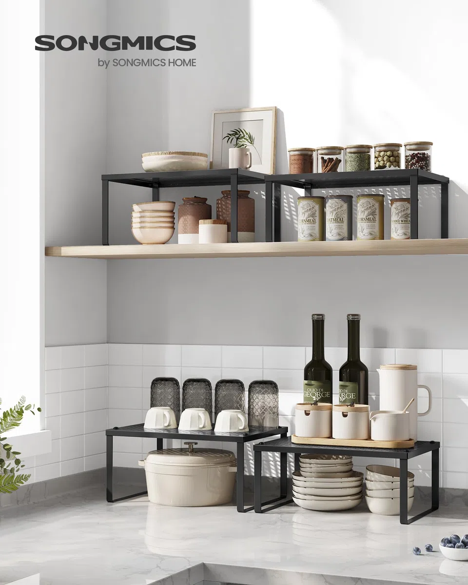 SONGMICS Scaffale Portaspezie, Set di 4 Organizzatori da Cucina Espandibili, Scaffale da Cucina Impilabile, Metallo, Nero Inchiostro KCS006B01