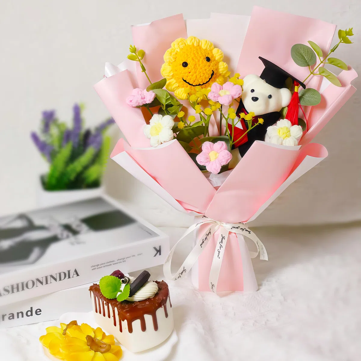 RUIOMII Orso Fiori Uncinetto, Bellissimo Bouquet Fiori Fatti a Mano per la Festa della Mamma Laurea Compleanno Anniversario di Matrimonio