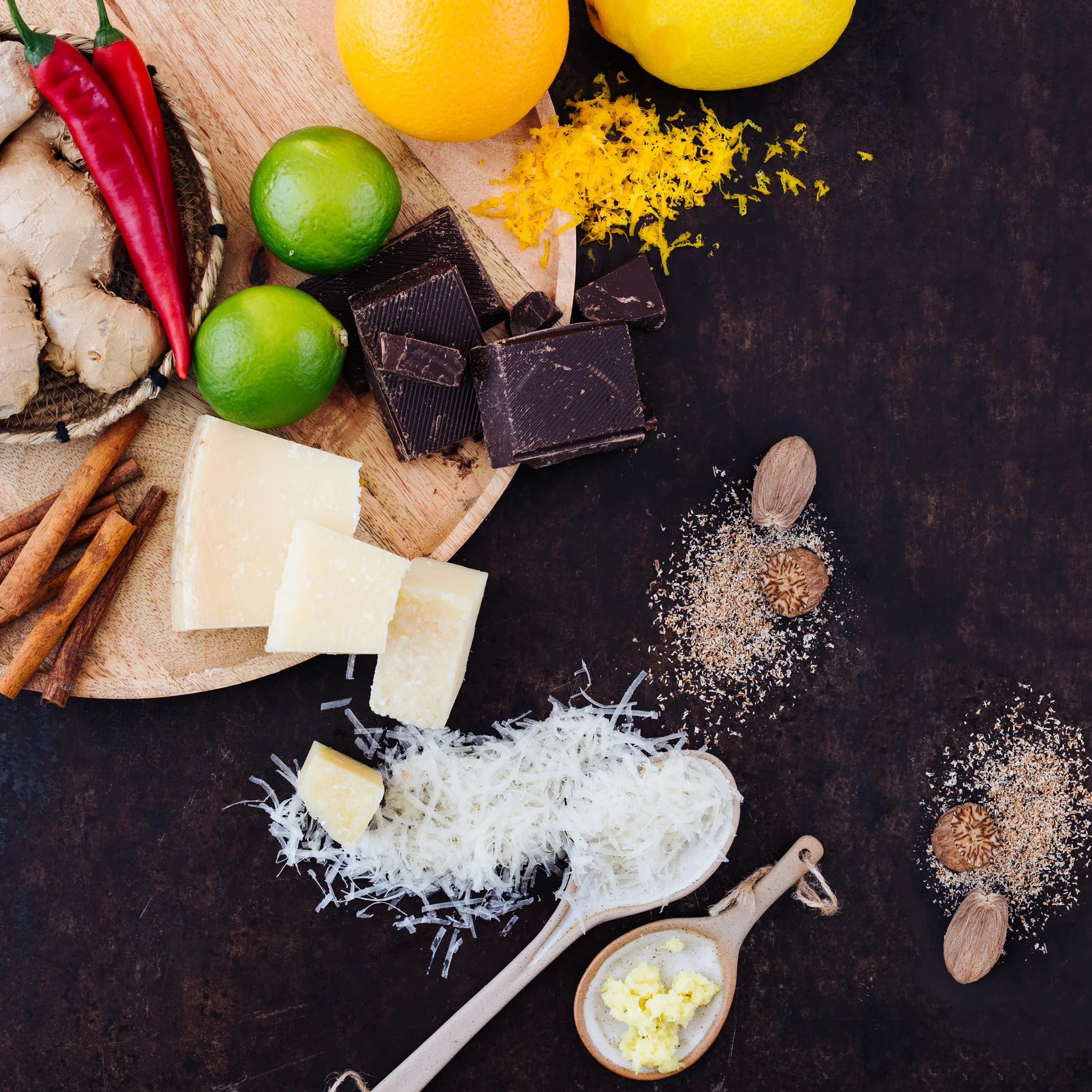 Microplane Grattugia Zester per Agrumi, Formaggio a Pasta Dura, Zenzero, Cioccolato e Noce Moscata con Manico in Legno di Noce e Lame in Acciaio Inossidabile – Made in USA
