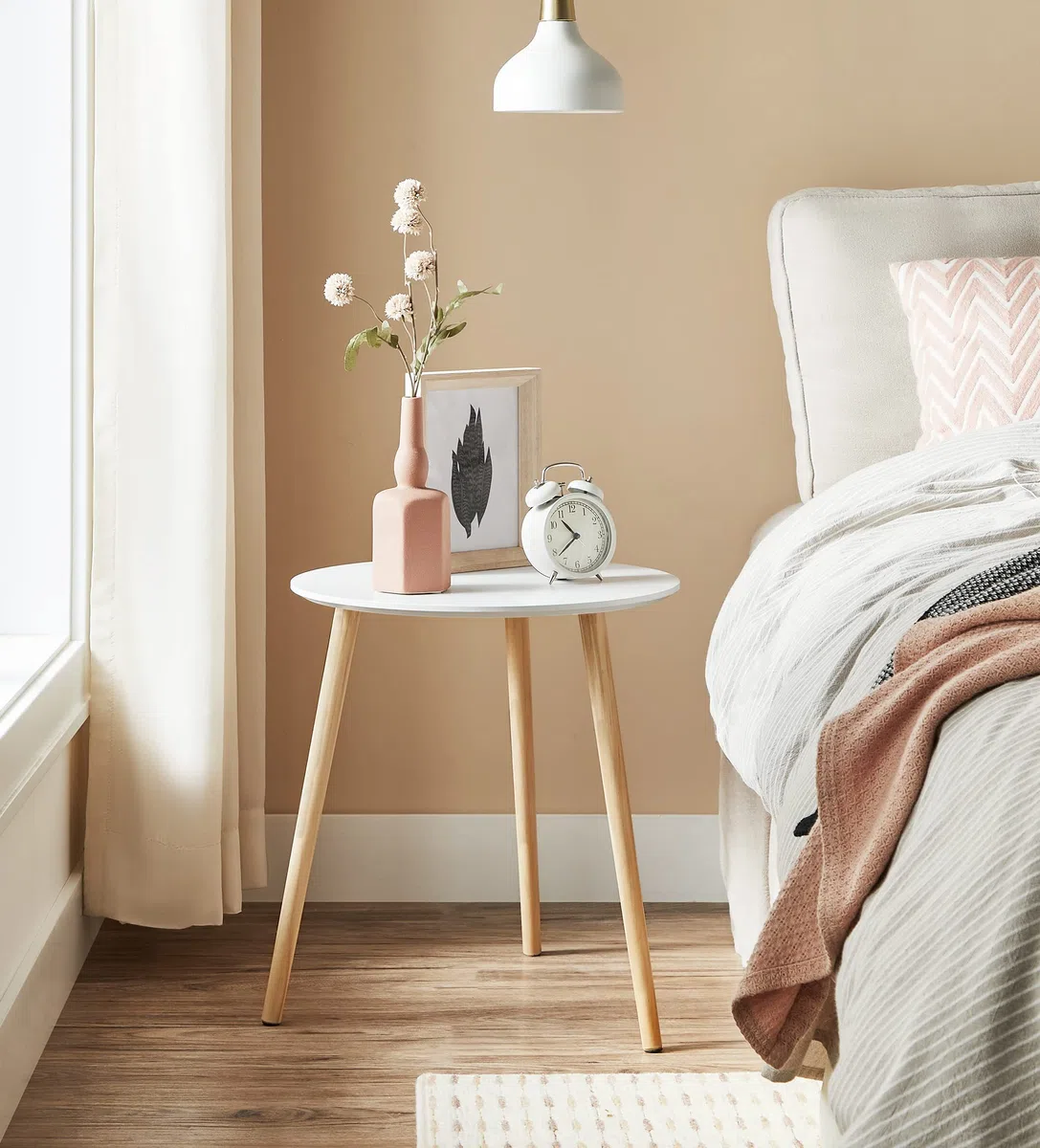 SONGMICS Tavolino Rotondo, Tavolino Moderno Minimalista, Set di 2 Tavolini da Caffè con Gambe in Legno di Pino, Stile Scandinavo, per Soggiorno Salotto Balcone, Bianco e Naturale LET07WN