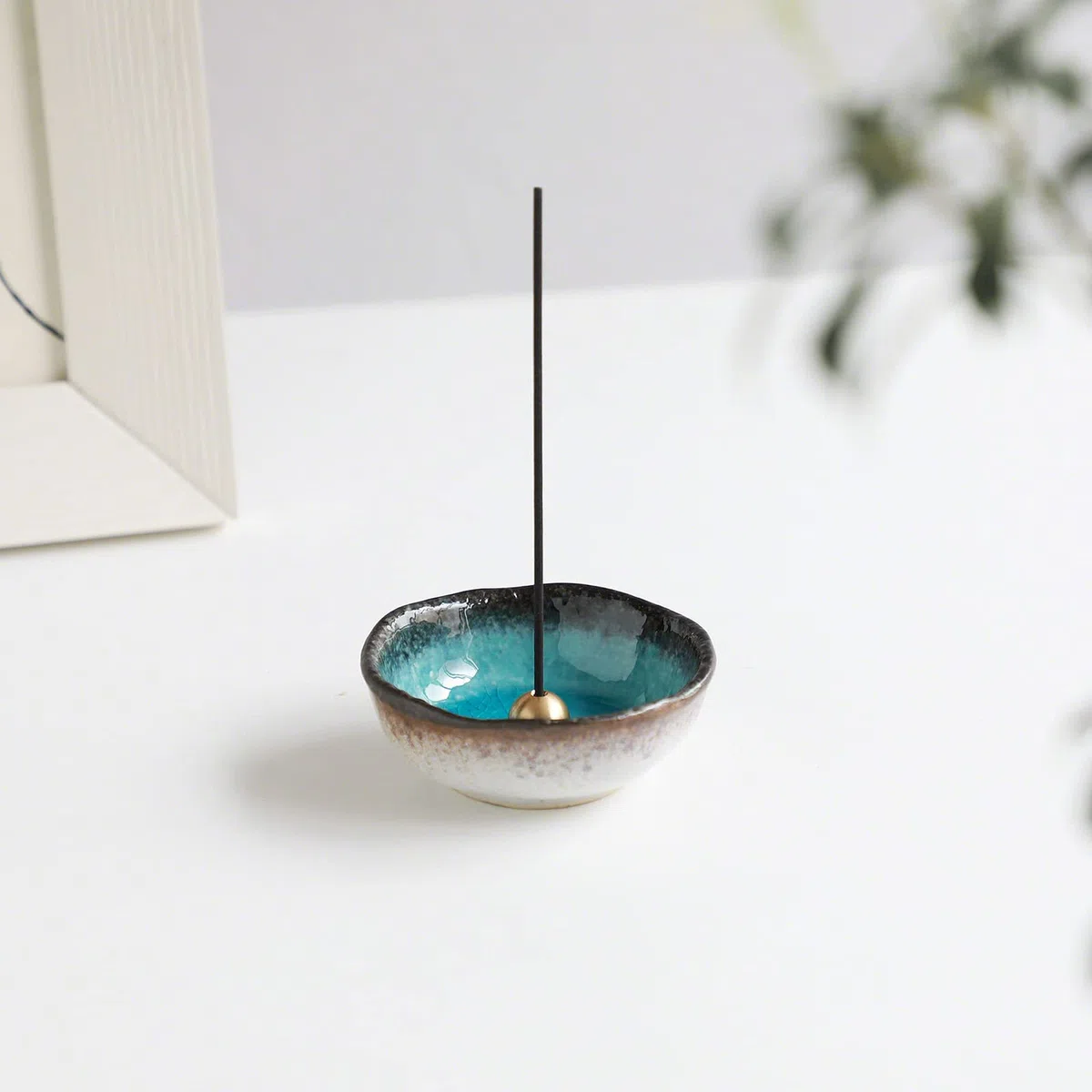 Asayu Japan Mini Porta Incenso per Bastoncini (8.3cm) Set di Cattura Cenere in Ceramica con Supporto Rimovibile in Ottone per Brunciaincenso, Fatto in Giappone, Per Relax (Blu Oceano Naturale)