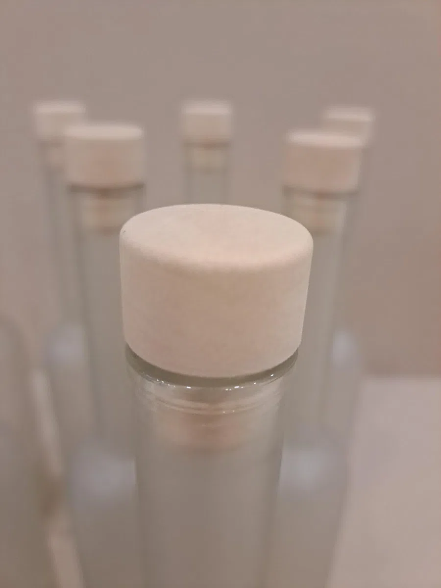 Bottiglia Satinata in Vetro per Limoncello, 500ml, con Tappo in Sughero, Set da 12 Bottiglie