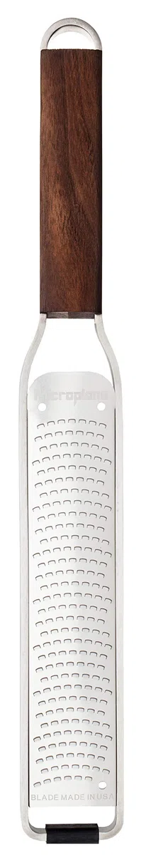 Microplane Grattugia Zester per Agrumi, Formaggio a Pasta Dura, Zenzero, Cioccolato e Noce Moscata con Manico in Legno di Noce e Lame in Acciaio Inossidabile – Made in USA