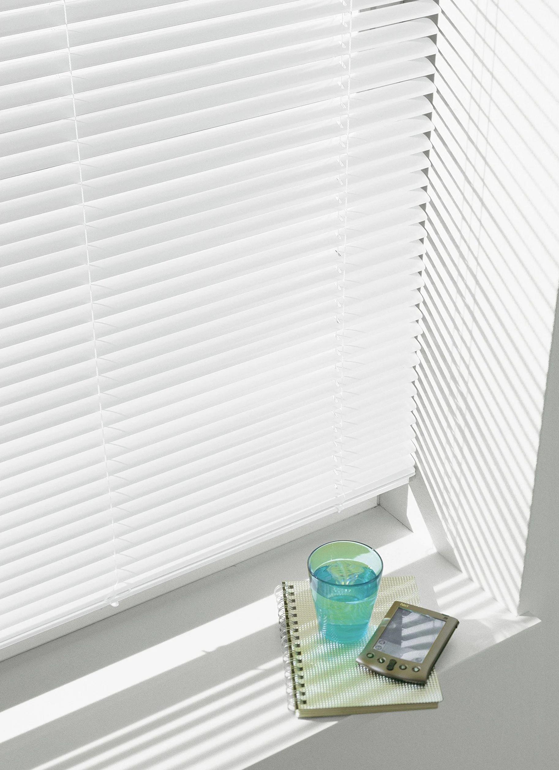 GARDINIA Veneziana in alluminio, Visibilità, Protezione dalla luce e ai raggi solari, Fissaggio al muro e al plafone, Kit di montaggio incluso, Bianco, 80 x 130 cm (LxA)