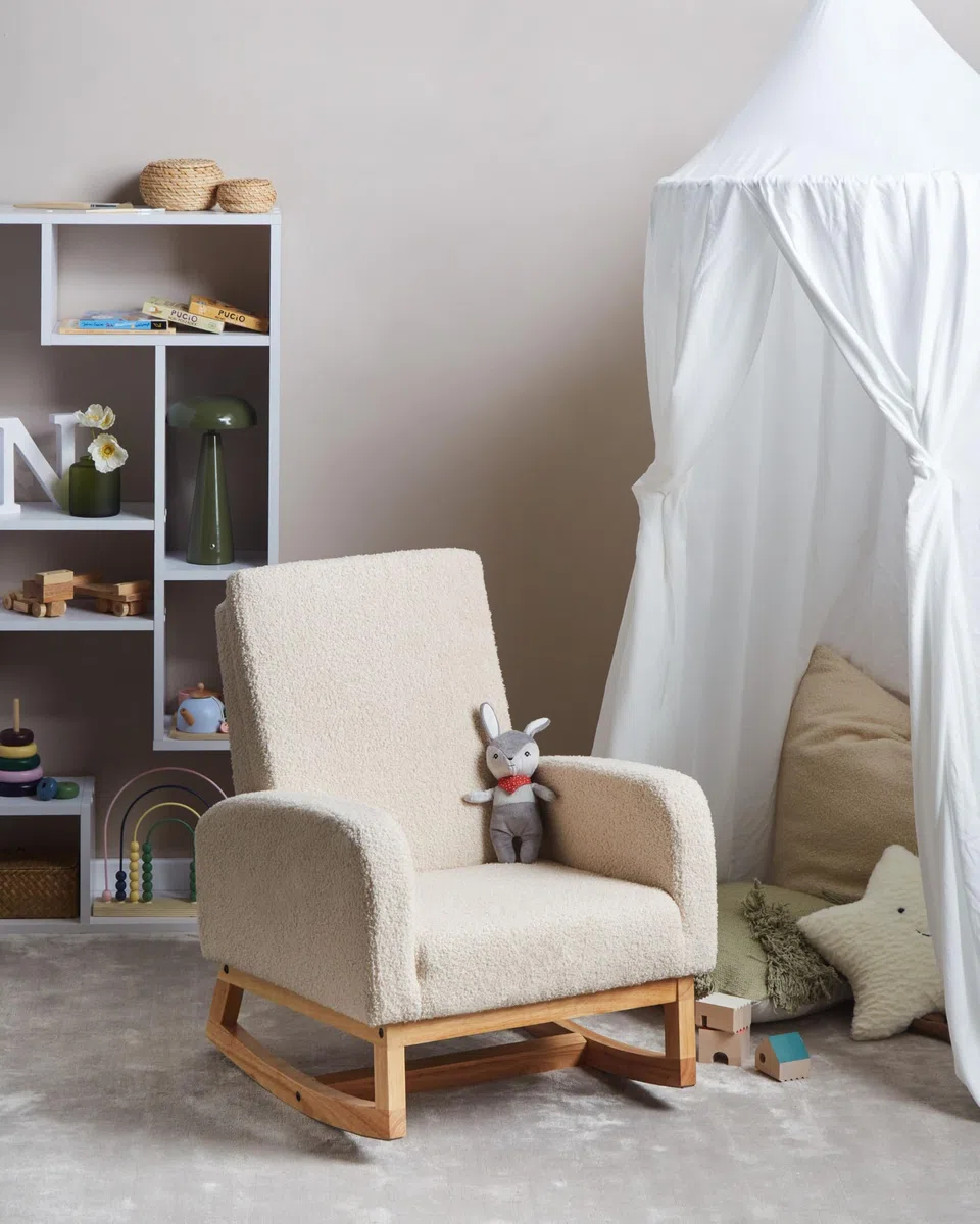 Sedia a dondolo per bambini Boucle in legno per bambini beige chiaro