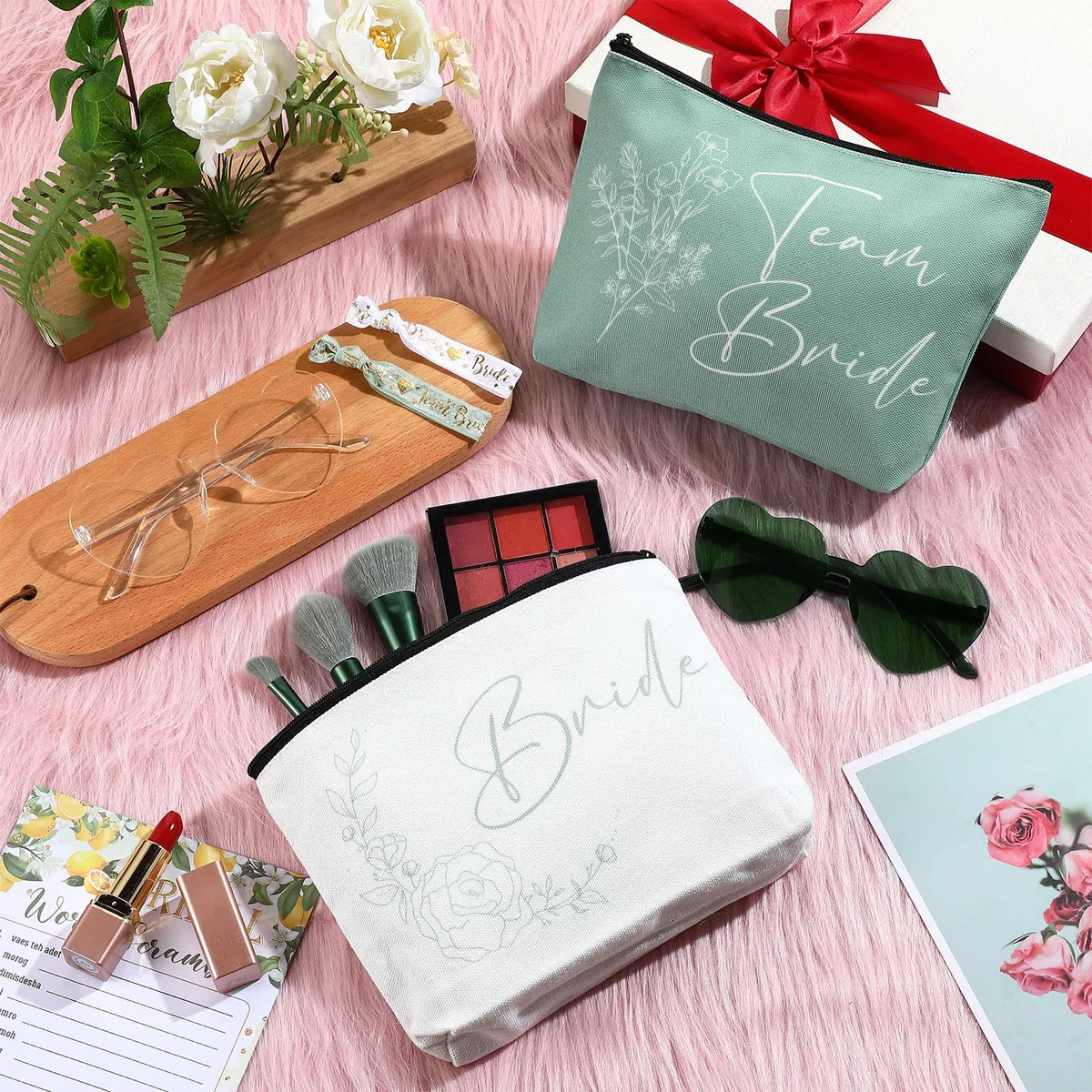 24 Pezzi Regali Nuziali Borsa per il Trucco della Sposa Squadra Occhiali Braccialetto Impostato 8 Borse per Cosmetici 8 Occhiali da Sole a Cuore 8 Braccialetti per Addio al Nubilato Matrimonio
