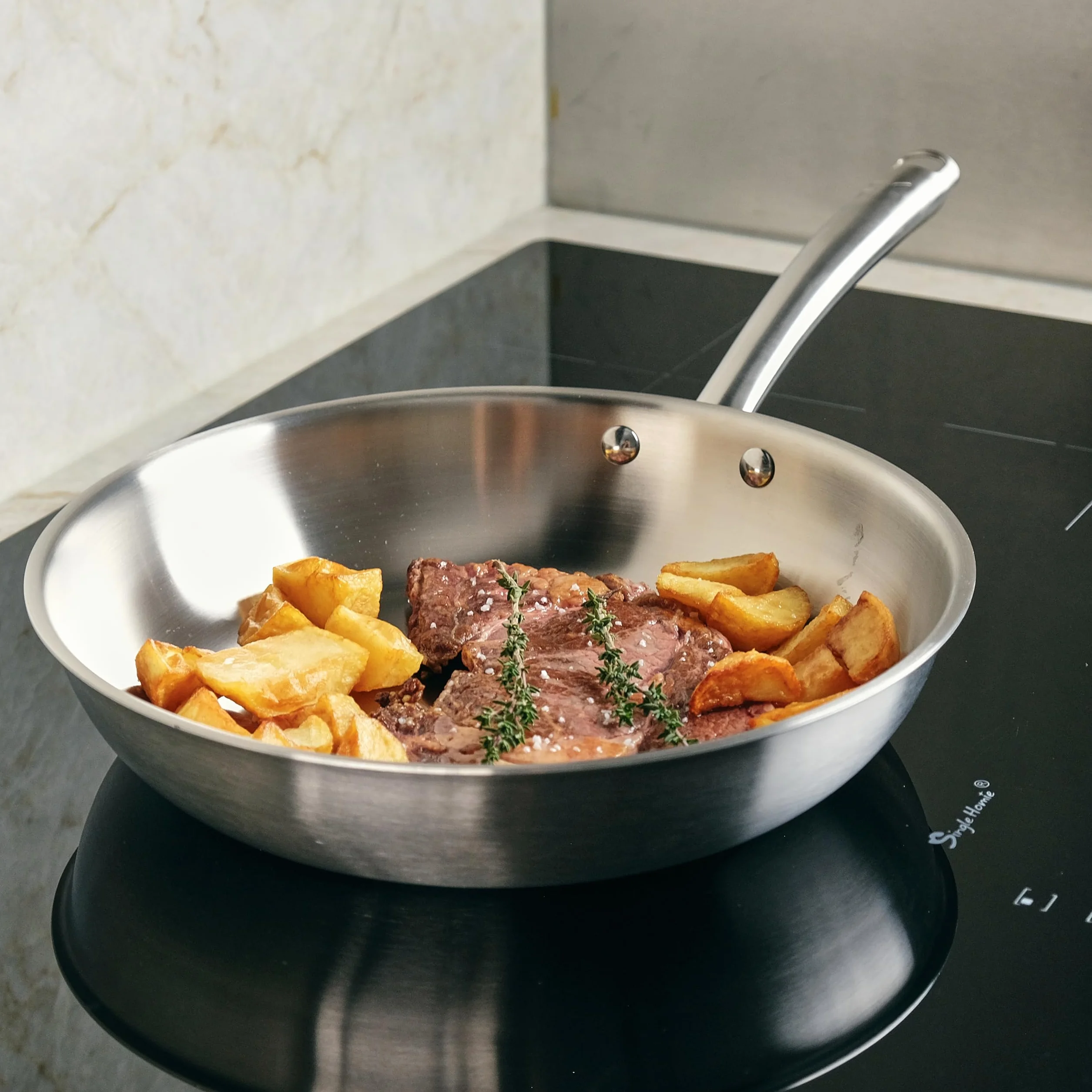 KAMBERG - Padella Ø24 cm in acciaio inossidabile 18/10 Triply - Senza PFAS - Tutti i fornelli inclusi induzione e forno - 0008271