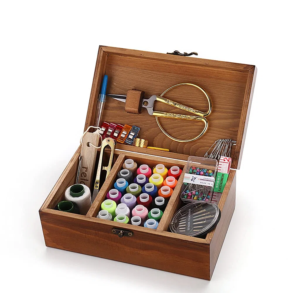 Scatola da cucito in legno con accessori per kit da cucito cestino da cucito con scomparti aghi spille filo forbici nozioni regalo per donne ragazze e adulti Sewing box with sewing kit accessory