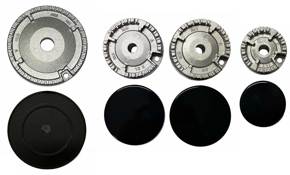 Indesit - Kit 4 bruciatori Sabaf completi di piattelli spartifiamma per cucina piano cottura 4 fuochi - Made in Italy - KIT00235