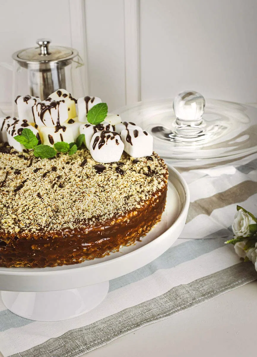 Campana di vetro porta torta o formaggio, con base in porcellana e piatto per torta