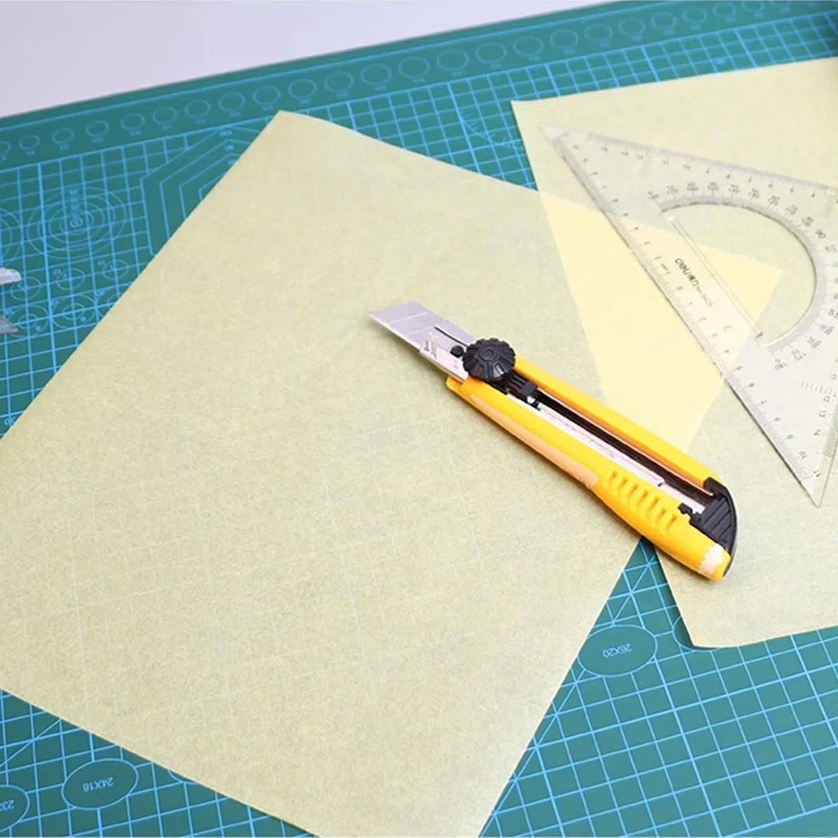 Carta da Lucido Giallo Traslucido per Schizzi e Design, 31 cm di Larghezza, Ritagliabile A3 A4, Alta Trasparenza al 78% con Scrittura Chiara