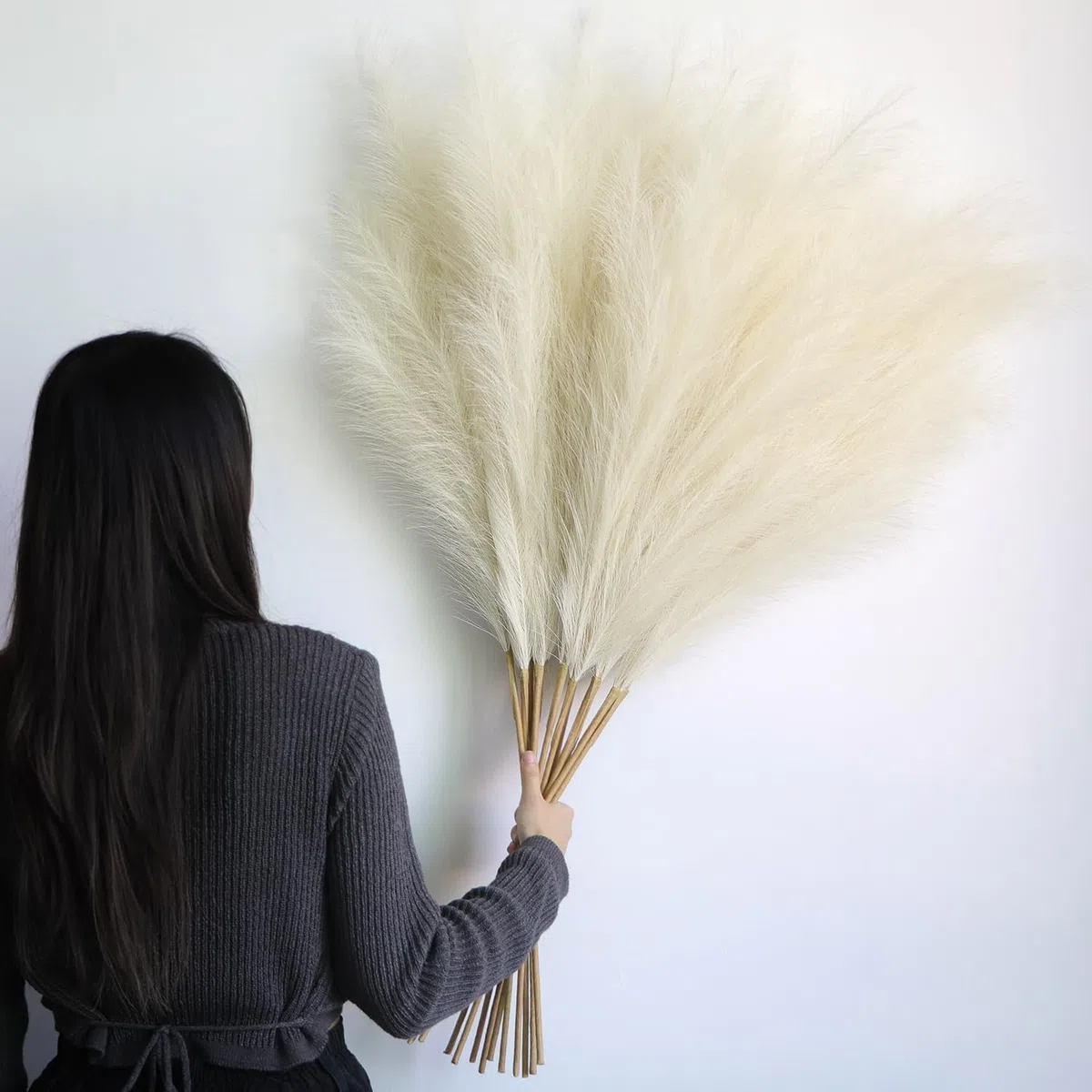 12 Pezzi Pampas Decorative Alte,115cm Erba Della Pampas Artificiale,Piume Decorative per Vaso,Soggiorno, Camera da Letto, Matrimonio,Arredamento Boho(Beige)