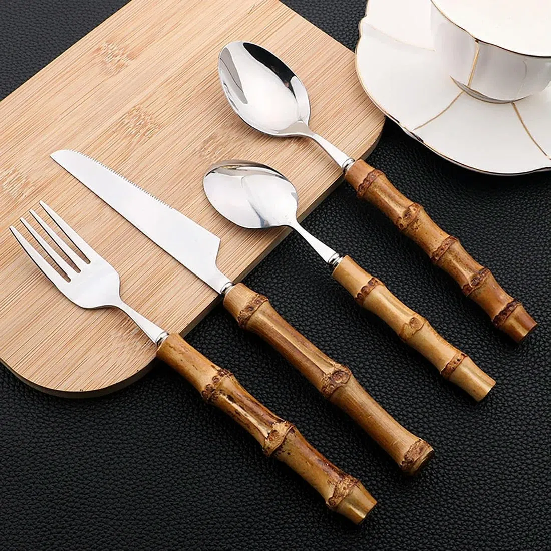 Set di stoviglie da 24 Pezzi Set di Posate in Acciaio Inossidabile con Manico in bambù Set di Posate Stoviglie Coltello da Bistecca Posate