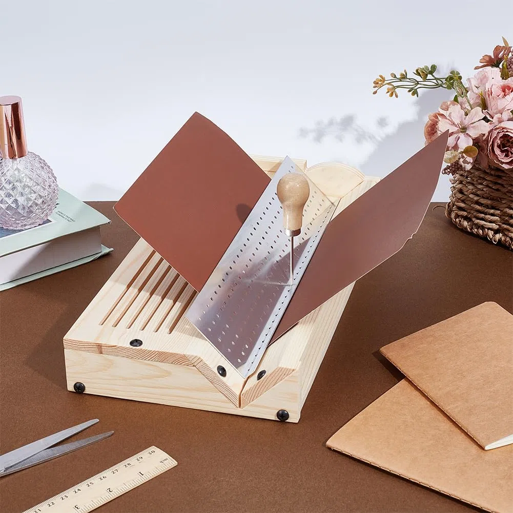 NBEADS Strumento di Punzonatura della Firma per La Rilegatura di Libri, Culla per Punzonatura Legatoria con Guida per Perforazione Strumenti per Rilegatura Punteruolo in Legno Lavori Fai da Te Libri