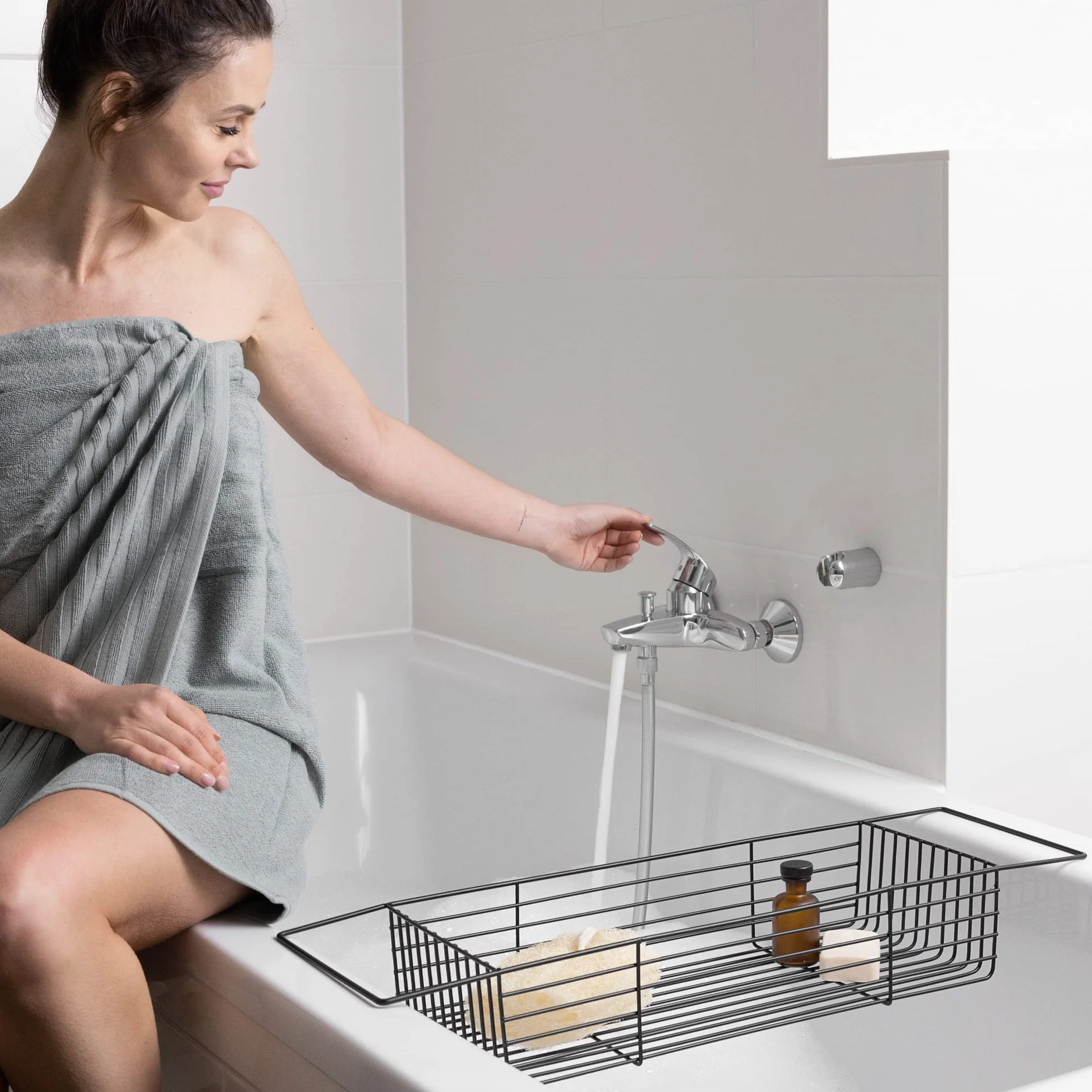 Navaris Vassoio Vasca da Bagno in Metallo - Cestino Portaoggetti 70x20x10cm - Mensola Porta Oggetti - Scaffale Organizer Porta Saponi - Tavolino Nero
