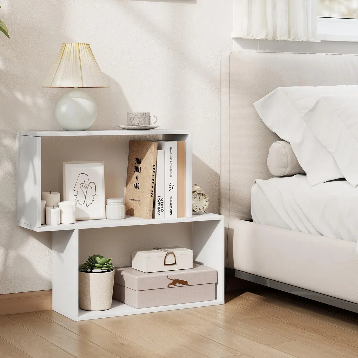 HOMASIS Libreria Verticale a 3 Ripiani, Scaffale a Forma di S con Dispositivo Antiribaltamento, Libreria Divisoria Ambiente in Legno per Soggiorno, Studio, Ufficio, 80 x 22 x 70 cm (Bianco)