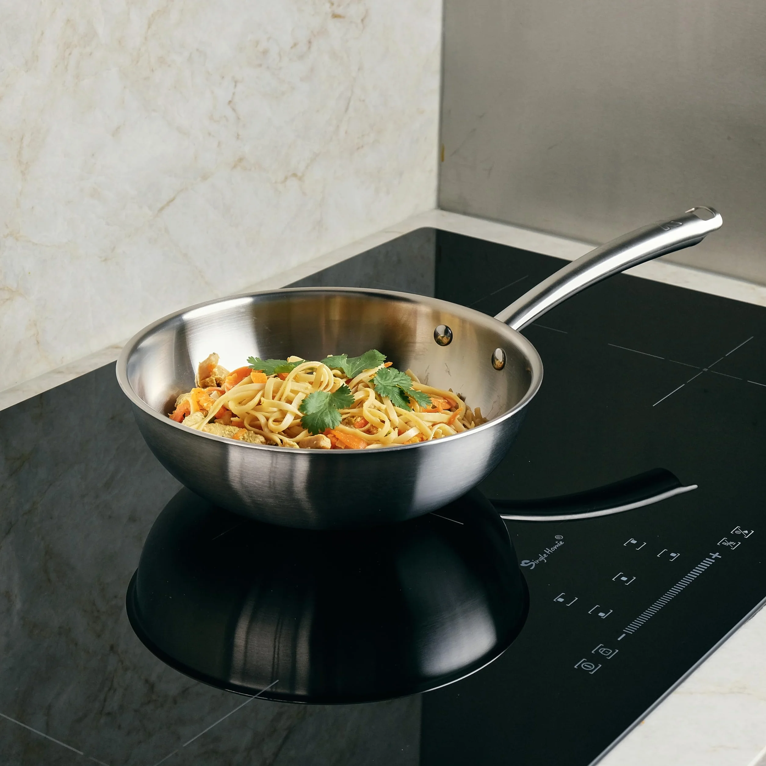 KAMBERG - Wok Ø24 cm in acciaio inox 18/10 Triply - Senza PFAS - Coperchio incluso - Tutti i piani cottura inclusi induzione e forno - 0008280, grigio