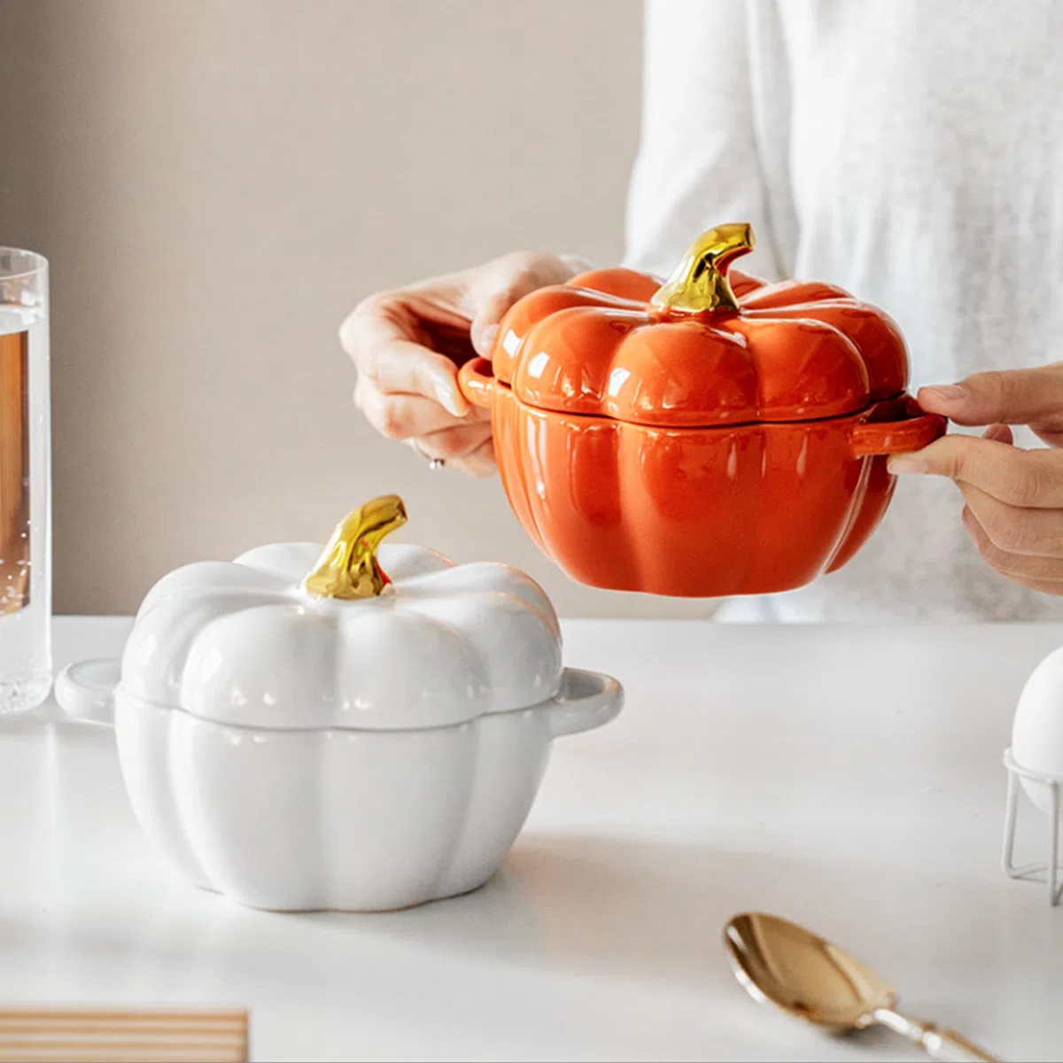 Justup Ciotola da zuppa con manico, 450 ml, in ceramica, con coperchio, per dessert e insalata, per Halloween, festa di zucca (bianco)