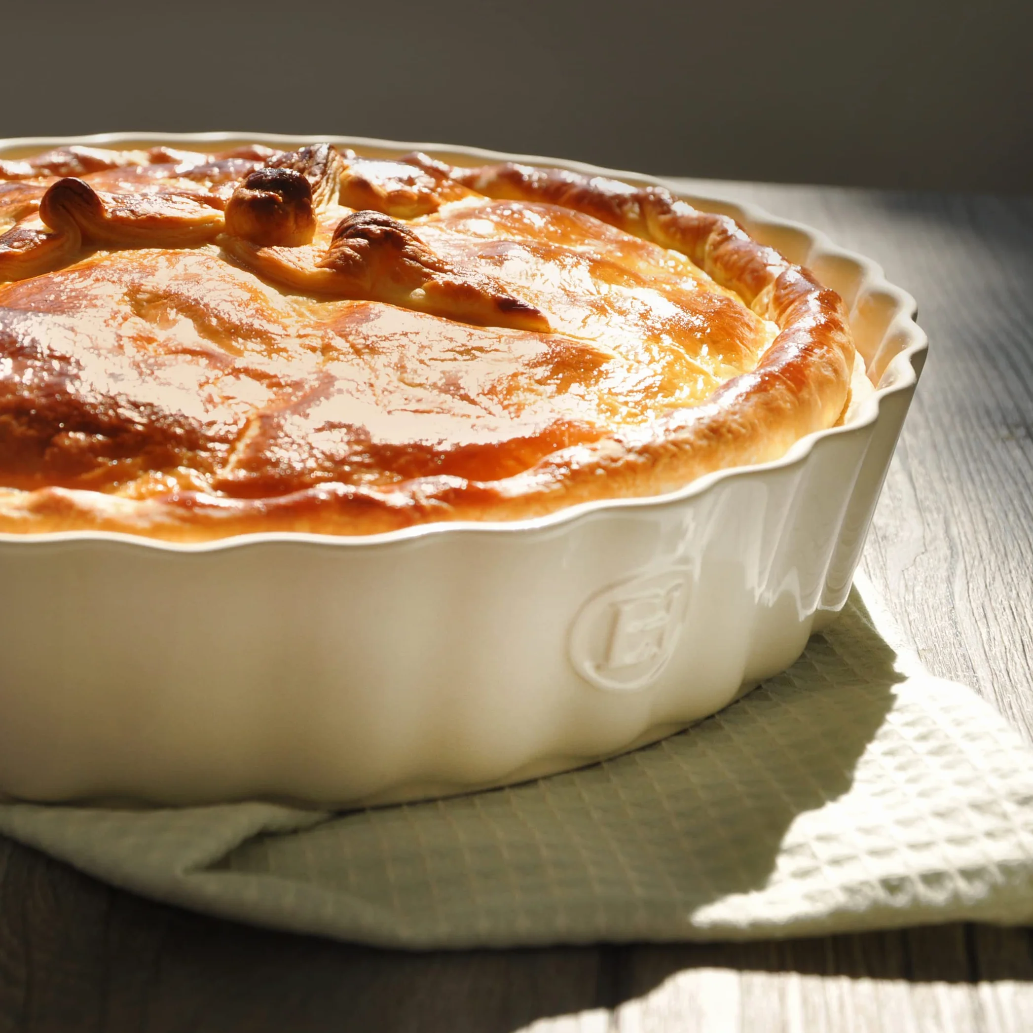 Emile Henry 736024 Tortiera alta/piatto per torta 24 cm, ceramica Belle-Ile